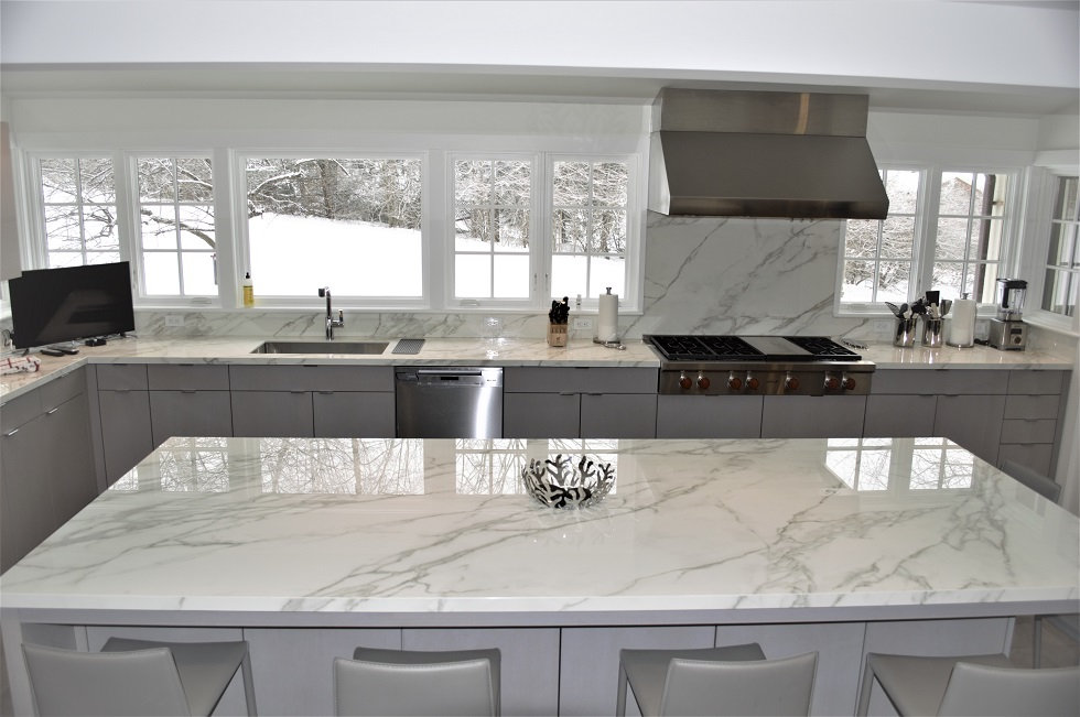 Bright kitchen with Calacatta-style veined island and perimeter counters